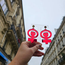 Charger l'image dans la galerie, Boucles d'oreilles Symbole Féministe miroir rouge ✊🏻✊🏼✊🏽✊🏾✊🏿