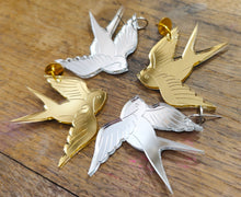 Charger l'image dans la galerie, Boucles d'oreilles Hirondelle old school miroir doré 🕊️