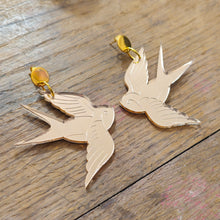 Charger l'image dans la galerie, Boucles d'oreilles Hirondelle old school miroir Rose Champagne ☀️🕊️