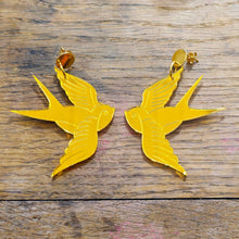 Charger l'image dans la galerie, Boucles d'oreilles Hirondelle old school miroir doré soleil brûlant ☀️🕊️