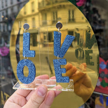 Charger l'image dans la galerie, 💙 Boucles d'oreilles LOVE bleu à paillettes 💙