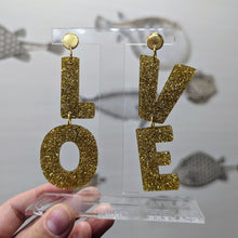Charger l'image dans la galerie, 💛 Boucles d'oreilles LOVE doré à paillettes 💛