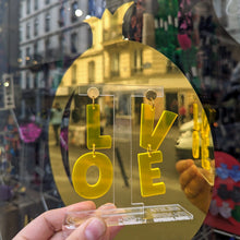 Charger l'image dans la galerie, 💛 Boucles d'oreilles LOVE néon jaune 💛
