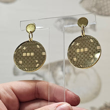 Charger l'image dans la galerie, Boucles d'oreilles Boule DISCO miroir doré PM ✨🕺🏻