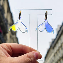 Charger l'image dans la galerie, Boucles d'oreilles Clitoris sur créoles holographique 💦