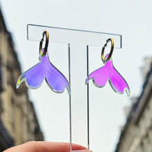 Charger l'image dans la galerie, Boucles d'oreilles Clitoris sur créoles holographique 💦