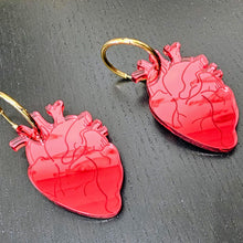 Charger l'image dans la galerie, ❤️ Boucles d’oreilles Cœur Anatomique Miroir Rouge – Amour brut & éclat intense