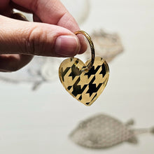 Charger l'image dans la galerie, Boucles d'oreilles Cœur Pied de poule miroir doré sur créoles ❤️🐔