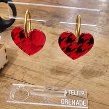 Charger l'image dans la galerie, Boucles d'oreilles Cœur Pied de poule miroir rouge sur créoles ❤️🐔