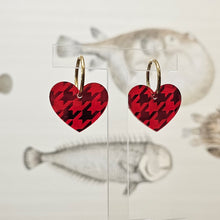 Charger l'image dans la galerie, Boucles d'oreilles Cœur Pied de poule miroir rouge sur créoles ❤️🐔