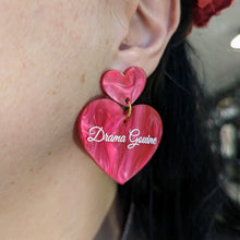 Charger l'image dans la galerie, Boucles d'oreilles double cœur Drama Gouine (rose marbré) 💖🏳️🌈