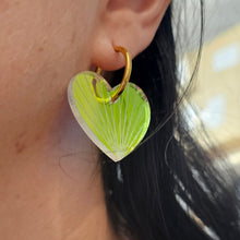 Charger l'image dans la galerie, Boucles d'oreilles Cœur-Soleil holographique sur créoles 💛🌞