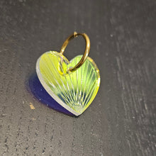 Charger l'image dans la galerie, Boucles d'oreilles Cœur-Soleil holographique sur créoles 💛🌞