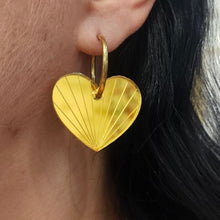 Charger l'image dans la galerie, Boucles d'oreilles Cœur-Soleil miroir doré sur créoles 💛🌞