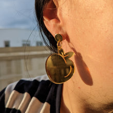 Charger l'image dans la galerie, Boucles d'oreilles Emoji Pêche miroir doré 🍑