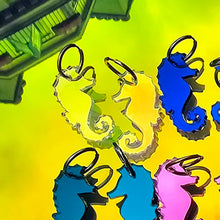 Charger l'image dans la galerie, 🌈 Boucles d’oreilles Hippocampe Holographique – Reflets arc-en-ciel & mystère marin ✨
