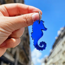 Charger l'image dans la galerie, 💙 Boucles d’oreilles Hippocampe Miroir Bleu Océan – Élégance marine & puissance symbolique 🌊