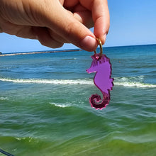 Charger l'image dans la galerie, 🌊 Boucles d’oreilles Hippocampe – Miroir Rose 🌊