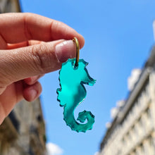 Charger l'image dans la galerie, 💚 Boucles d’oreilles Hippocampe Miroir Vert Turquoise – L’appel du large & éclat solaire