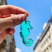 Charger l'image dans la galerie, 💚 Boucles d’oreilles Hippocampe Miroir Vert Turquoise – L’appel du large & éclat solaire