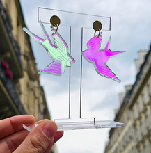 Charger l'image dans la galerie, Boucles d'oreilles Hirondelle old school holographique ☀️🕊️