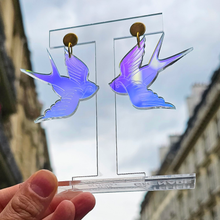 Charger l'image dans la galerie, Boucles d'oreilles Hirondelle old school holographique ☀️🕊️
