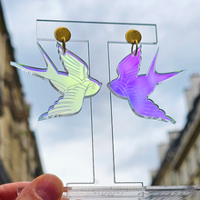 Charger l'image dans la galerie, Boucles d'oreilles Hirondelle old school holographique ☀️🕊️