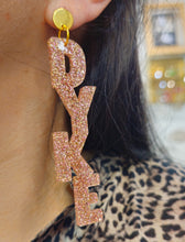 Charger l'image dans la galerie, 🥂 Boucles d’oreilles DYKE – Pluie de paillettes rose champagne 🍾✨🏳️🌈