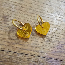 Charger l'image dans la galerie, Boucles d'oreilles petit Cœur-Soleil miroir doré sur créoles 💛🌞