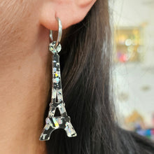 Charger l'image dans la galerie, Boucles d'oreilles petite Tour Eiffel noir paillettes argentées 🇫🇷
