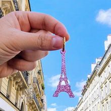 Charger l'image dans la galerie, Boucles d'oreilles petite Tour Eiffel, paillettes roses 🇫🇷