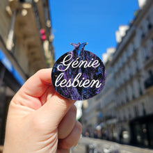 Charger l'image dans la galerie, Broche Grenade Génie lesbien (marbré violet galactique) ✊