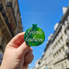 Charger l'image dans la galerie, Broche Grenade Génie lesbien (marbré vert-doré) ✊