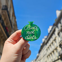 Charger l'image dans la galerie, Broche Grenade RIOTS NOT DIETS (marbré vert-doré) ✊