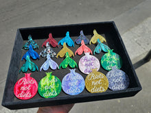 Charger l'image dans la galerie, Broche Clitoris (paillettes dorées) 🔥💦