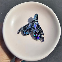 Charger l'image dans la galerie, Broche Clitoris (noir à paillettes argentées) 🔥💦