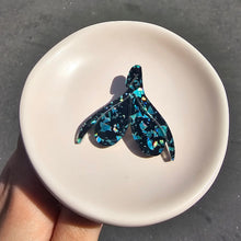 Charger l'image dans la galerie, Broche Clitoris (noir à paillettes vertes) 🔥💦