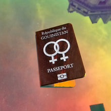 Charger l'image dans la galerie, Broche Passeport Gouinistan (marbré noisette) 🏳️🌈