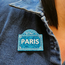 Charger l'image dans la galerie, Broche plaque de rue de Paris (paillettes bleues) 🇫🇷