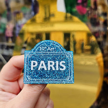 Charger l'image dans la galerie, Broche plaque de rue de Paris (paillettes bleues) 🇫🇷