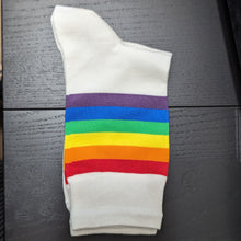 Charger l'image dans la galerie, Chaussettes en bambou Drapeau arc-en-ciel (fond blanc) 🏳️🌈