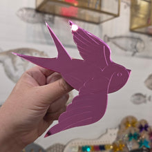 Charger l'image dans la galerie, 🌸 Décoration murale hirondelle en miroir rose 🪽