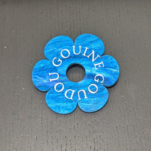 Charger l'image dans la galerie, Broche fleur GOUINE GOUDOU (bleu) 🌼🏳️🌈