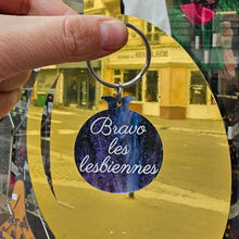 Charger l'image dans la galerie, Porte-clefs grenade Bravo les lesbiennes violet galactique marbré 🏳️🌈