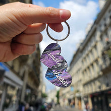 Charger l'image dans la galerie, Porte-clefs double cœur Famille choisie, violet bleu galactique marbré 🌈💖