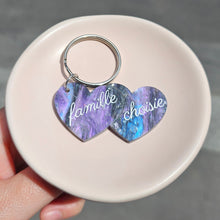 Charger l'image dans la galerie, Porte-clefs double cœur Famille choisie, violet bleu galactique marbré 🌈💖