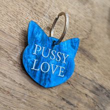 Charger l'image dans la galerie, Porte-clefs chat(te) PUSSY LOVE bleu marbré 😻💦