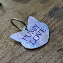 Charger l'image dans la galerie, Porte-clefs chat(te) PUSSY LOVE violet-gris marbré 😻💦