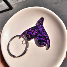 Charger l'image dans la galerie, Porte-clefs Clitoris, paillettes violettes