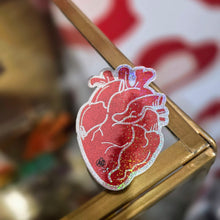 Charger l'image dans la galerie, Sticker Cœur anatomique rouge à paillettes 🫀